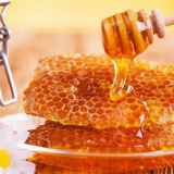 Kako kod kuće provjeriti prirodnost meda